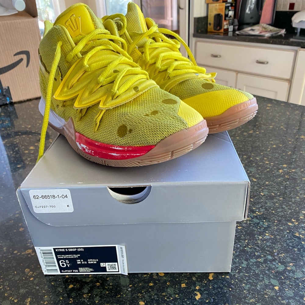 Kyrie 5 SpongeBob Square Pants 6.5Y Nike